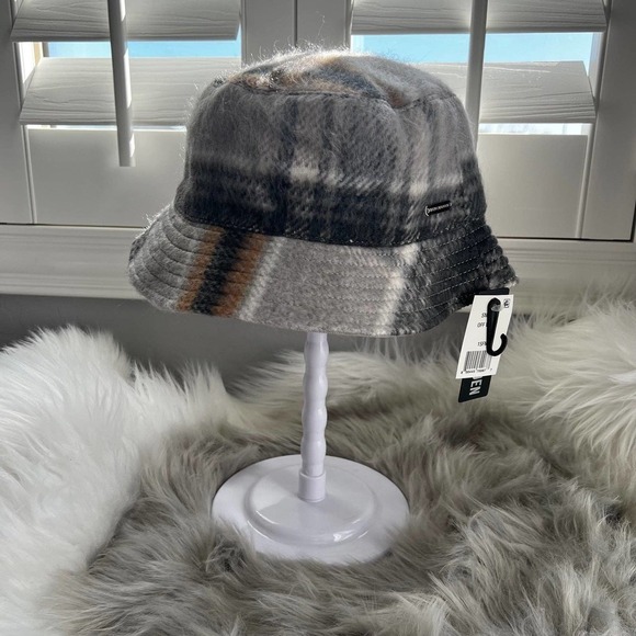 𝅺New Steve Madden Plaid Bucket Hat - Picture 1 of 6